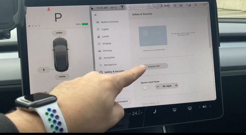 So setzen Sie den Tesla‑Bildschirm zurück